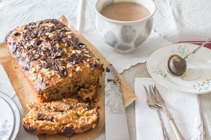 Banana bread with oats and honey