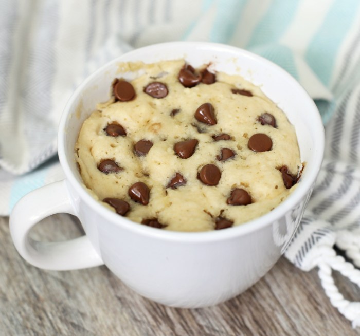 Vanilla chocolate chip mug cake