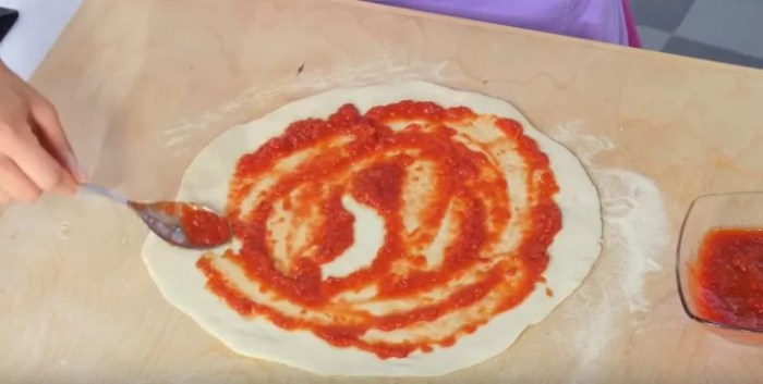 How to make pizza base at home without yeast