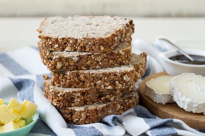 Bread with seeds and oats