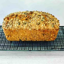 Bread with seeds and oats