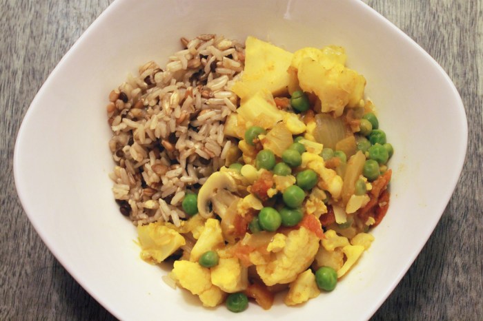 Curry cauliflower vegan mushroom peas peacefuldumpling