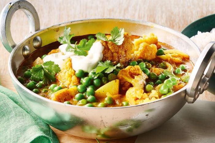 Cauliflower pea potato curry