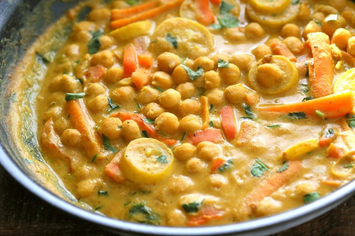 Courgette and chickpea curry