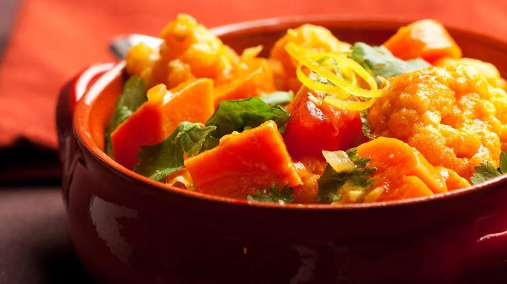 Slow cooker vegetable curry recipe with sweet potato & chickpeas