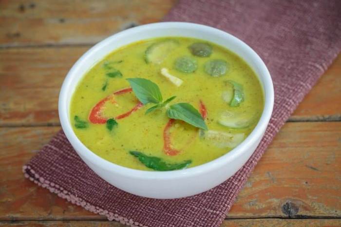 Thai vegetable curry soup